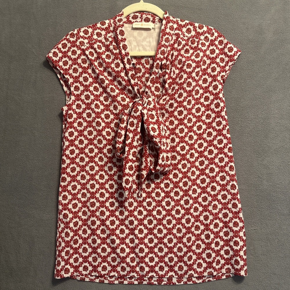 Tory Burch Silk Blouse Womens 6 Red Geometric Tie Neck Sleeveless Top 32151117